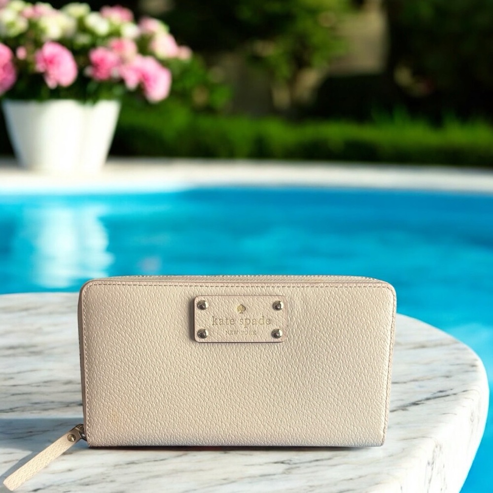 KATE SPADE EUC Wellesley Neda Continental Clutch Wallet